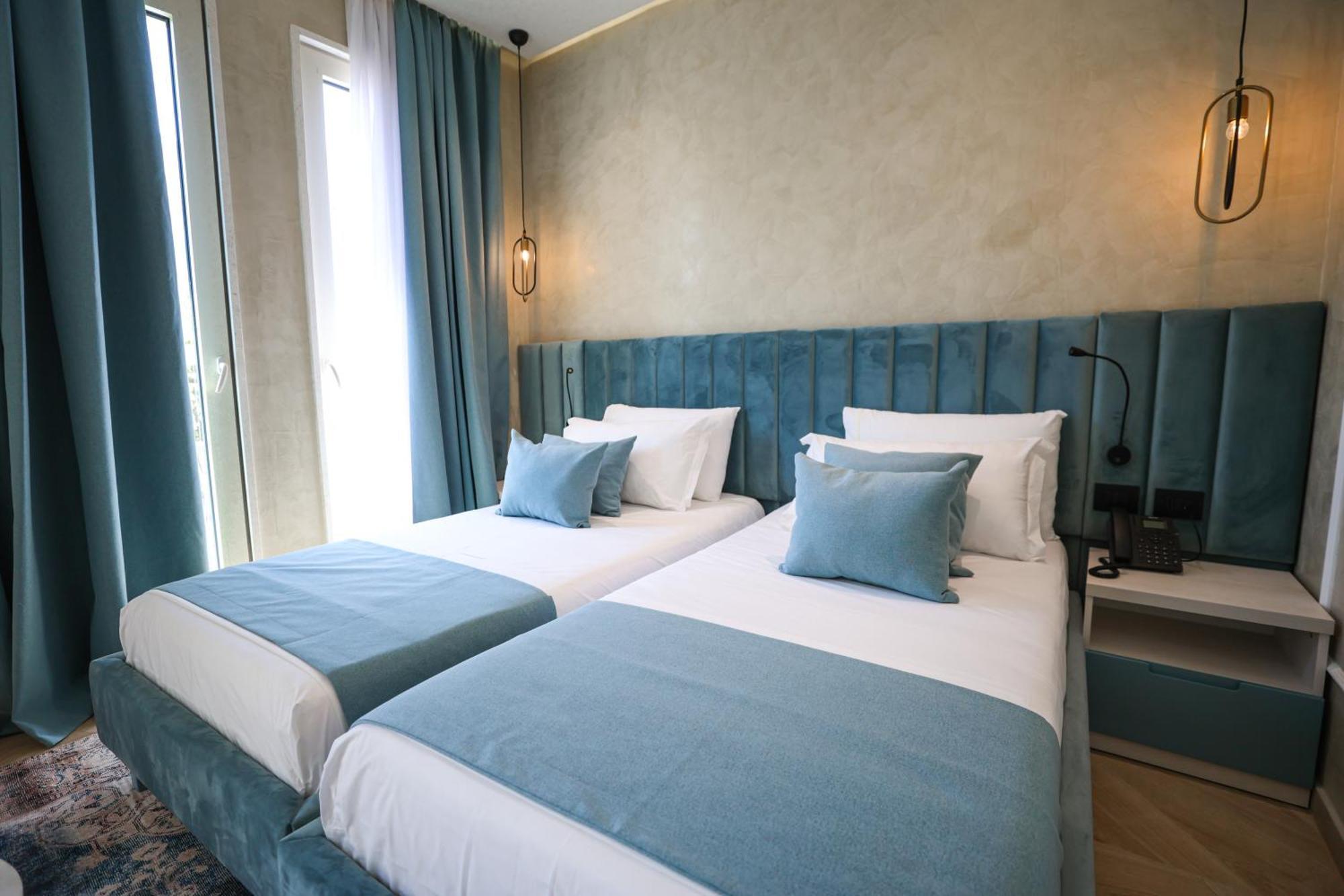 Hotel Plaza เบราท ภายนอก รูปภาพ