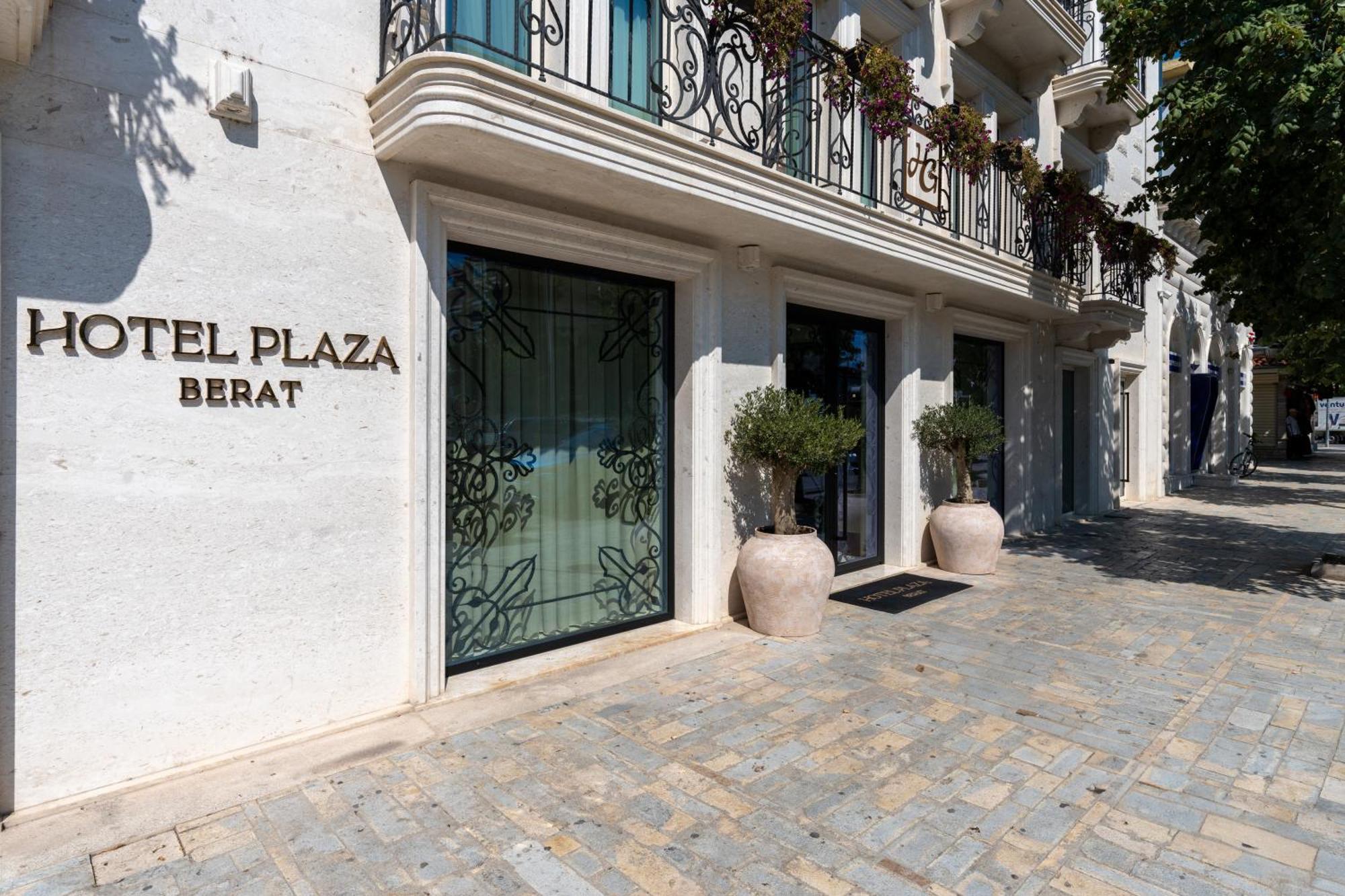 Hotel Plaza เบราท ภายนอก รูปภาพ