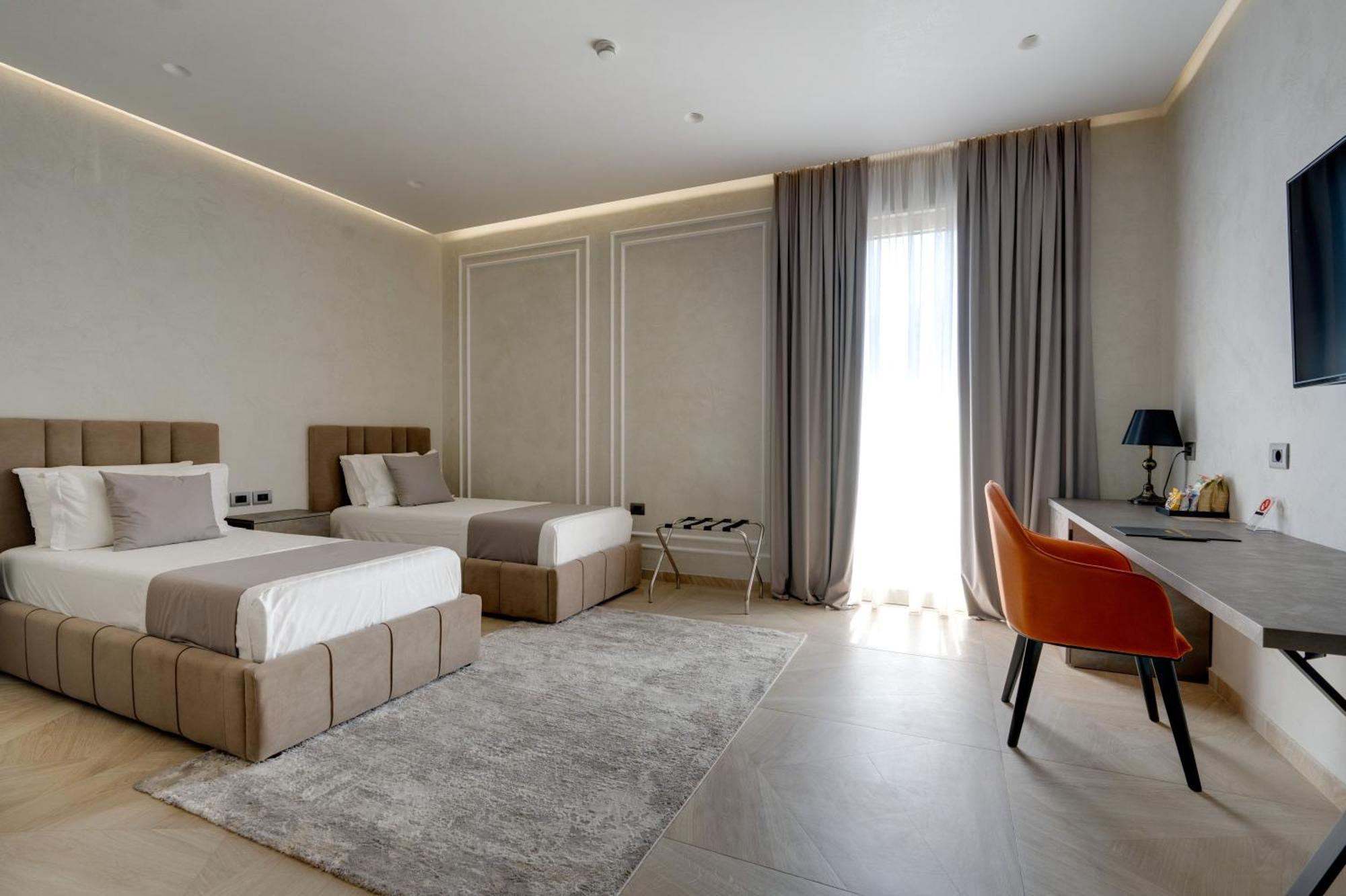 Hotel Plaza เบราท ภายนอก รูปภาพ